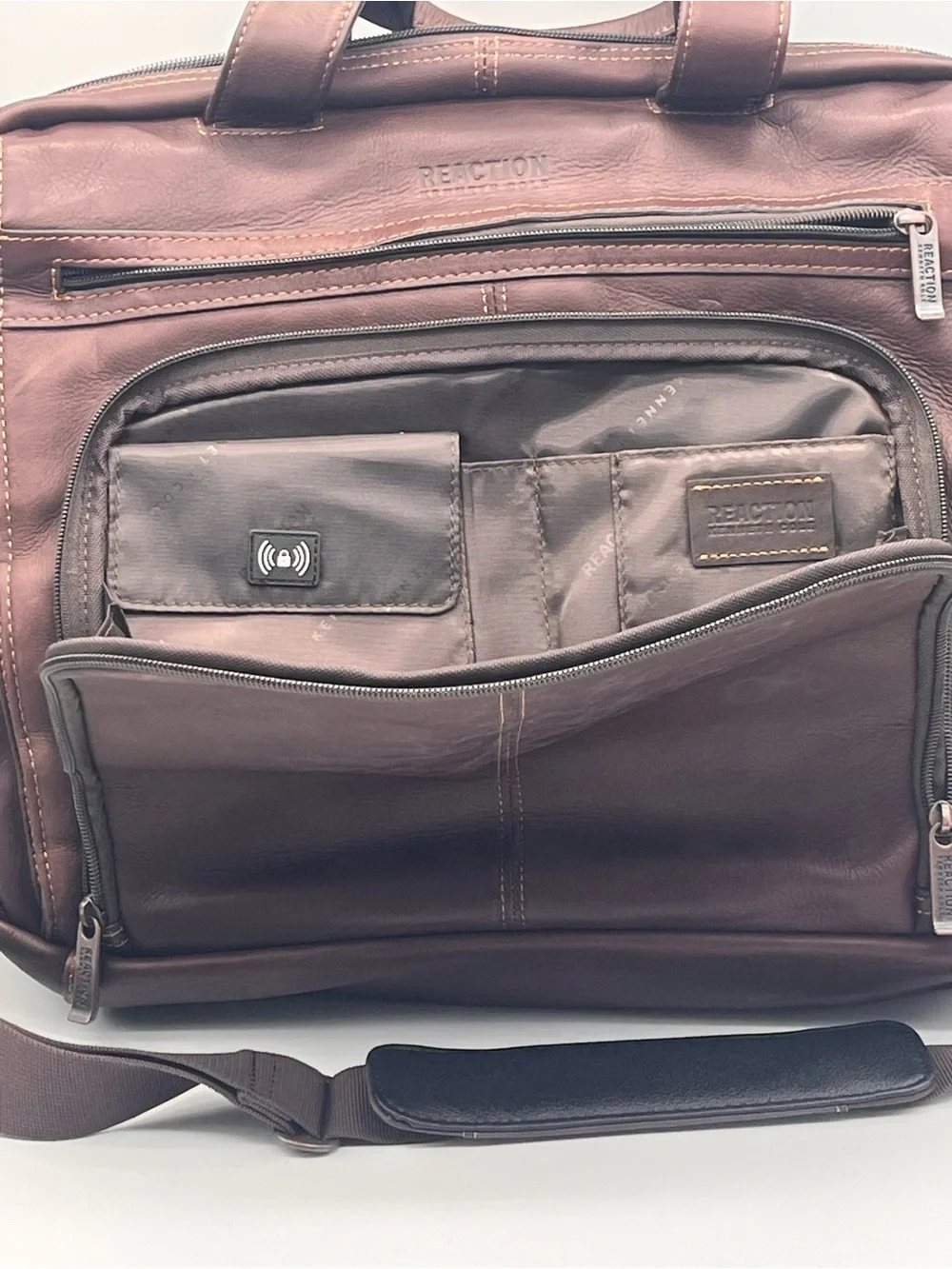 Kenneth Cole Reaction classic leather